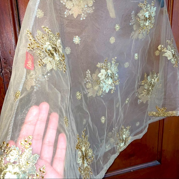 Gold embroidered net cape - Picture 1 of 3